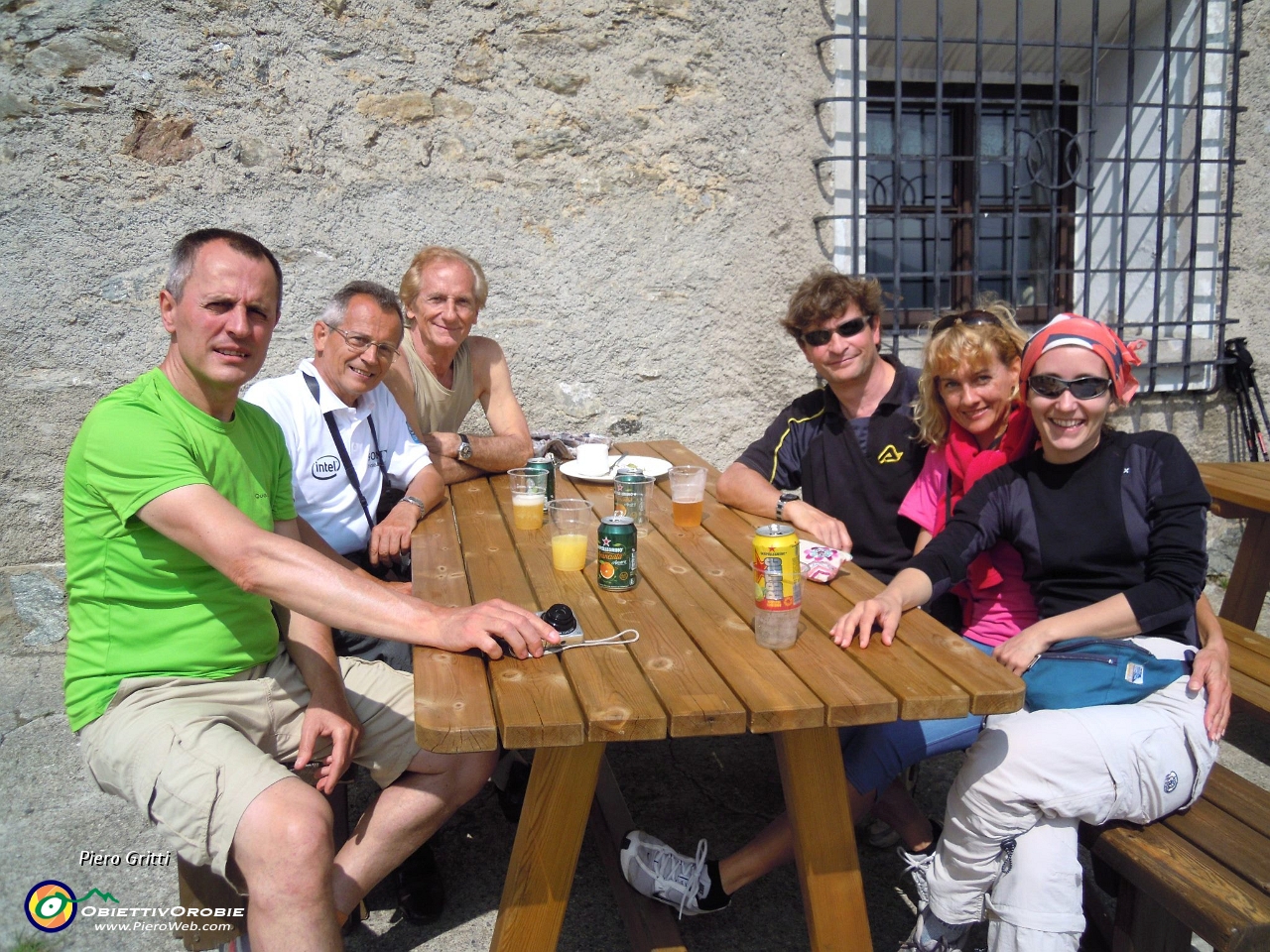 80 incontriamo l'amico alpinista Loris con Lorena (foto Loris).jpg